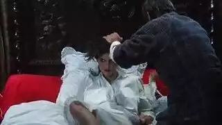 بيكيني الألمانية الكلاسيكية مكهرب