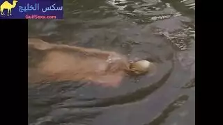 فتاتان تمصان الرب