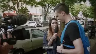 شاب مراهق يمارس الجنس مع أمه وأخته في غرفته