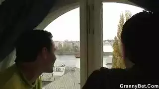 زب واقف في اباص ويتحرج