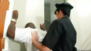 نيك شرطية مقابل الإفراج