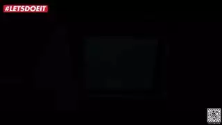 المرأة التي تدخل الرجال الى البيت بعدما يذهب زوجها