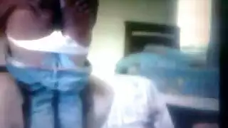 اللعب في البزاز الكبيره