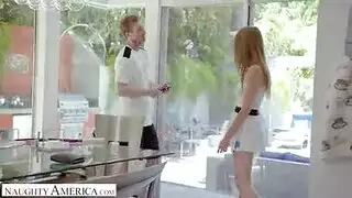 أخوان محرمان يجنحان في الحمام