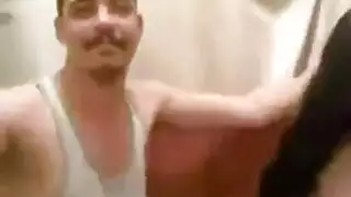 صعب ماتخليه ينيكها من