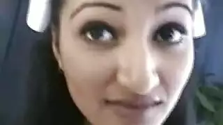 شقراء ساخنة تأخذ قضيب عربي وحشي عميقًا بالداخل