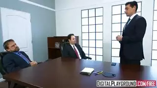 المدير النياك يعاقب سكرتيرته الشرموطة وينيكها بقوة في كسها