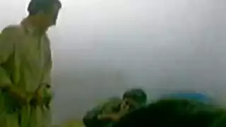 قضيب الجدّ الصلب يمزّق فتحة الخادمة المحجبة الضيقة