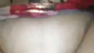 ام مصرية ملبن تعرض كسها و بزازها للكاميرا و تعصر بزازها وتنزل لبن من بزازها قدام الكاميرا