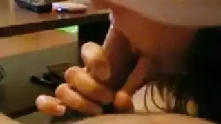 زوجة حلوة مص الديك والحصول على قصفت في الثلاثي