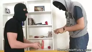 شابين بيغتصبو بنات الشارع كله