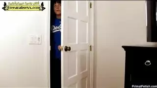 الابن يصور هو وأمه فيلم اباحي من أجل المال