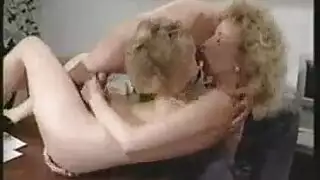 خنثى قرنية مع شعر كس يأخذ الوحش شاعر المليون
