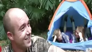 شاب مراهق مع أخته من أبوه