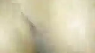 كلية فتاة من الحي يحصل على اثنين من ترصيع ثانوية