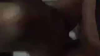 فتاة جامعية سخيف وامتصاصها في النوم.