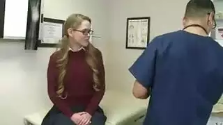 كوغار المشاغب يحصل بوسها امتدت من قبل رئيسه.