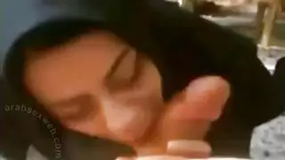محجبة تمص في احتراف