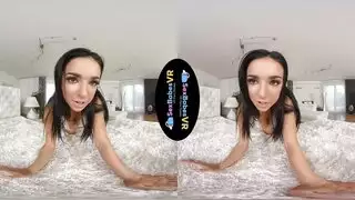 ميلف جميلة بتمص زبر كبير وبزازها هايجة