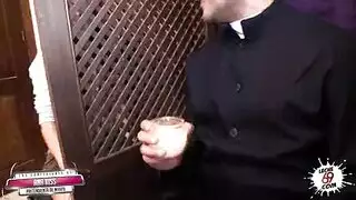 كاهن مثير الشباب الديك الداعر