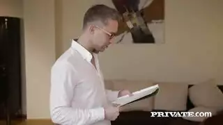 الفتاة تحتاج حبك الكبير