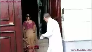 فاتنة الهندي القذر في العمل