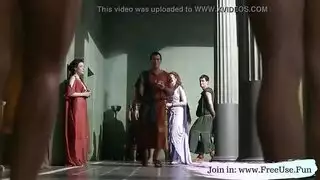 السيناتور الحسي يلقي شريط فيديو عنه لتقويم صديقها