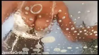 خادمة شقية تتمتع حلق طرفها