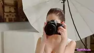مثليات في سن المراهقة أقرن يلهون على الأريكة