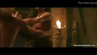 ينيك سحاقيتين و يستمتع معهما باحلى انوثة و لذة