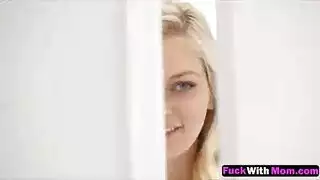 أشقر أنيقة الساخنة أخيرًا مفاتيح.