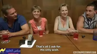 يدخل علي حماتة الحمام و يتفرج و يهيج