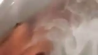مثليات اجتماعيات يستمتعون في الساونا