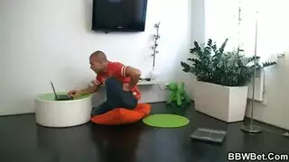 يدعو كتكوت سمين ليمارس الجنس