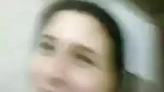 يصور مراته المزة وهو بينيكها في شهر العسل