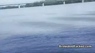 نهر شقي في سن المراهقة يحصل مسمر