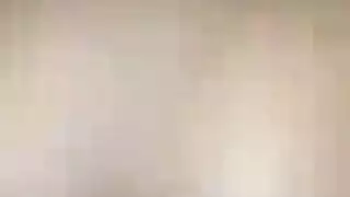 مدير جميل يمارس الجنس مع راقصة عاهرة لأنها تستعد للذهاب إلى الدور