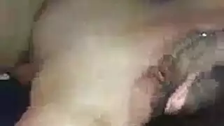 كتكوت شقراء التدفق عصير جديد.