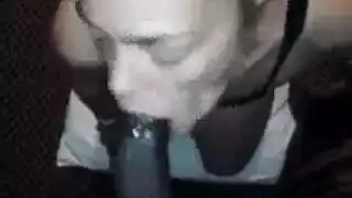 ميدلة بيضاء قذرة تمارس خارج.