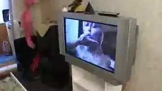 تدخل علية امة وهو يشاهد سكس تتناك منه سكس امهات