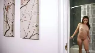 الأخت باناراما تلقح شقيقها الموهوب