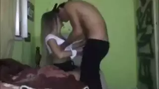 زوجان هواة قرنية يمارسان الجنس على الكاميرا