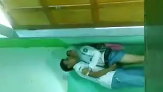 اسخن نيك مدارس و شاب ينيك زميلته خلف جدار الثانوية