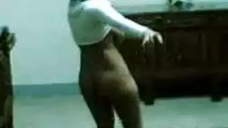 مصرية محجبة ترقص وتعرض جسمها مثل الشرموطة