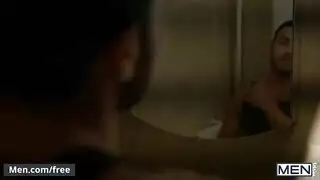 أسخن لواط حتى قذف المنى مع شباب جامعة مثلي وسيم