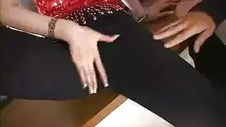 فاتنة النشوة يحصل اصابع الاتهام.