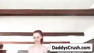 أثينا راين تحصل على قضيب كبير لعشيقها الوسيم ، أثناء ممارسة الجنس