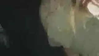 عاهرة بيضاء مع ضخمة الثدي يستمني