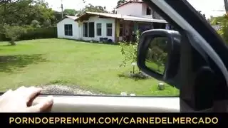 لاتينية ذات صدر شامخ تتذوق زب جسيم أسمر
