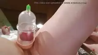 سكرتير الهواة ضخ في غرفة فندق بني